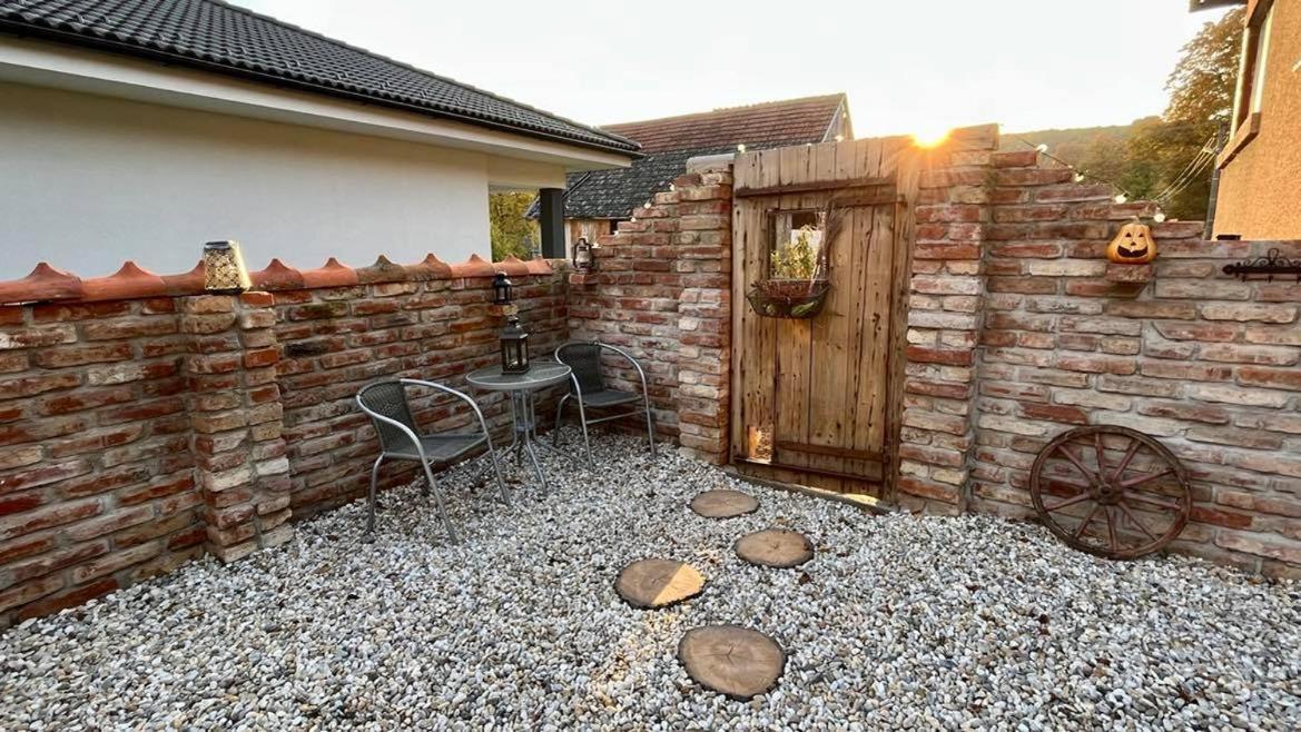 Apartmanovy Dom Adas Prosiek Exterior photo